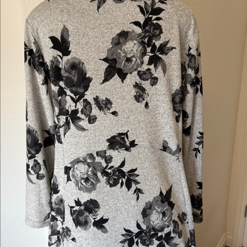 Caffè Marrakesh Women's XL Scoop Neck Very Soft Floral Sweatshirt Tunic Gray NWT - Picture 3 of 10